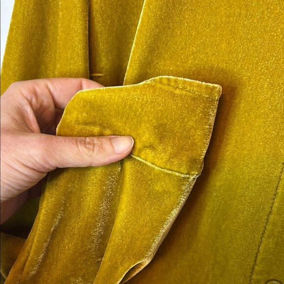 Soft Surroundings Women’s Gold Long Sleeve Velvet Button Down Shirt Size Medium - Picture 3 of 6